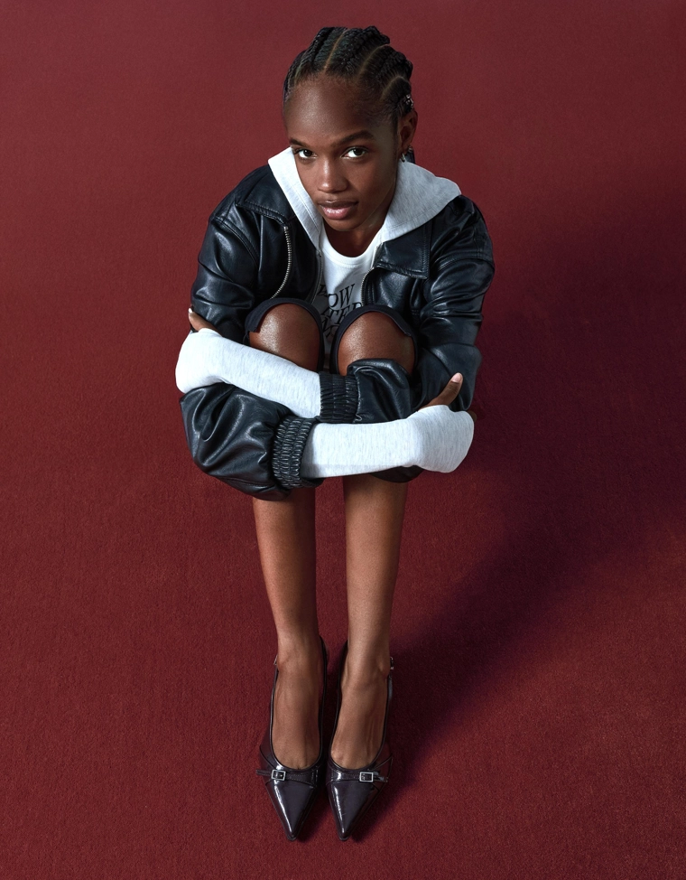 Туфли на среднем тонком каблуке с ремешком и пряжкой