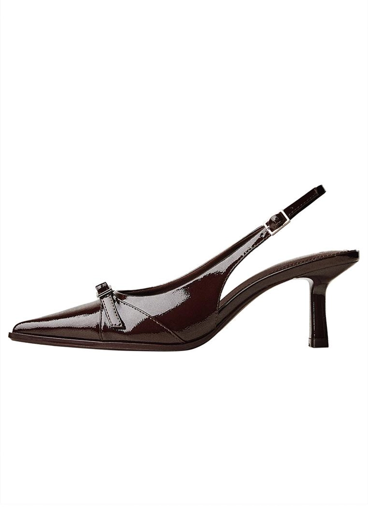 Туфли на среднем тонком каблуке с ремешком и пряжкой