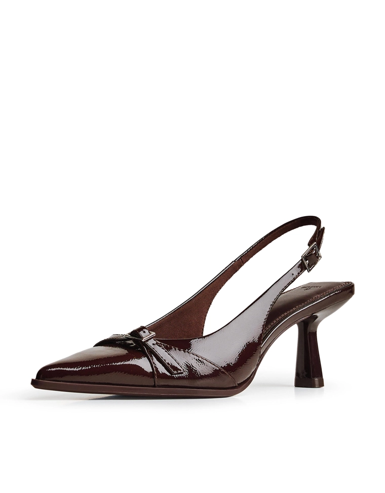 Туфли на среднем тонком каблуке с ремешком и пряжкой