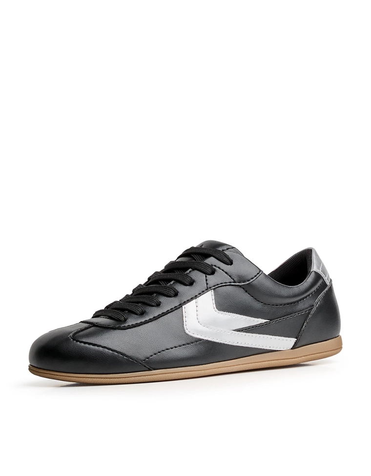 Ретро-кроссовки на тонкой подошве