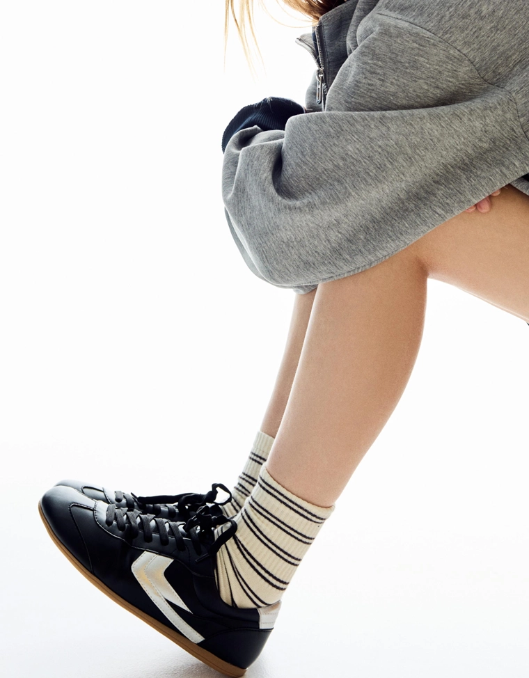 Ретро-кроссовки на тонкой подошве