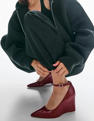 Туфли на танкетке с ремешком на щиколотке- Заказать в России