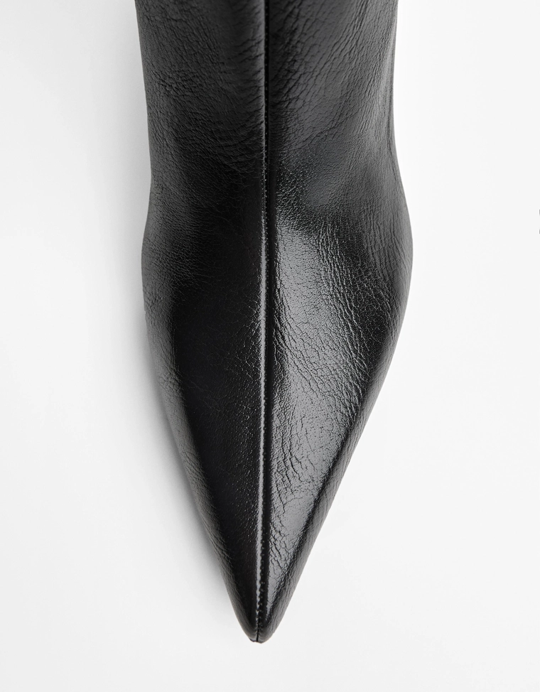 Сапоги на среднем тонком каблуке