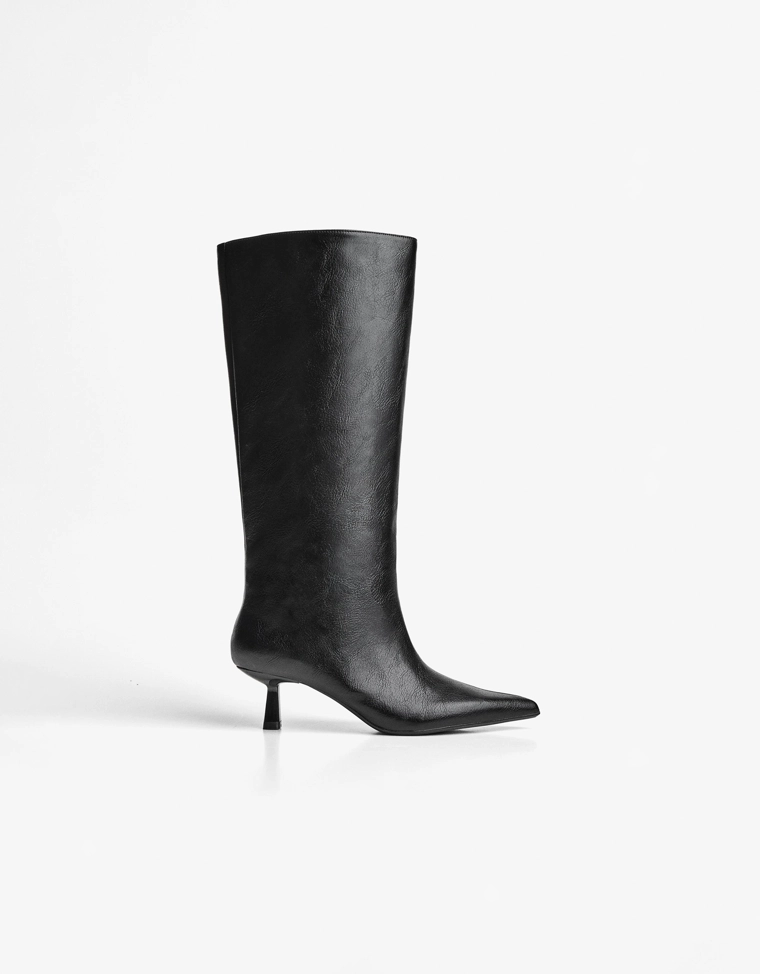 Сапоги на среднем тонком каблуке