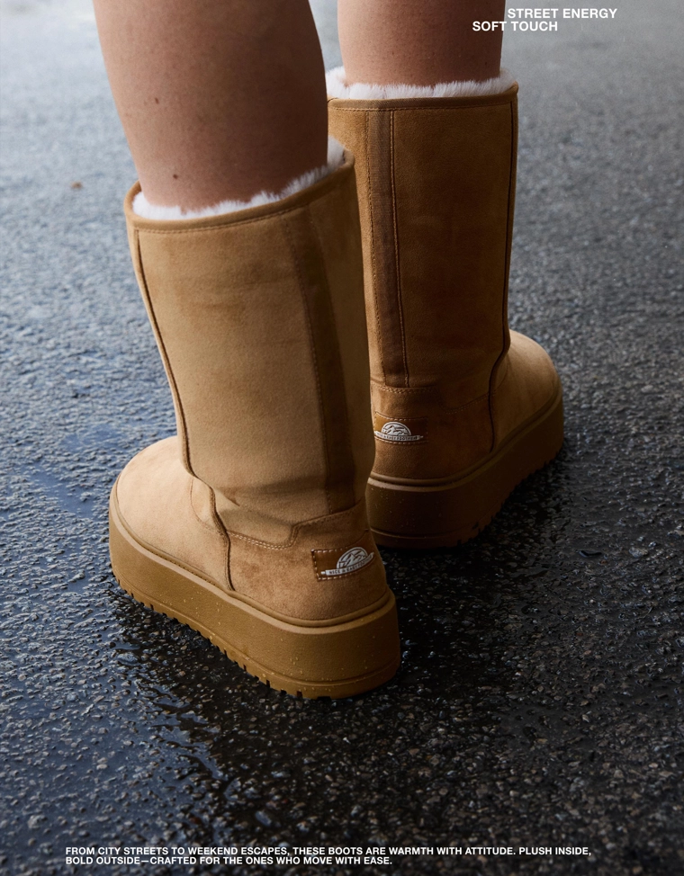 Platform boots with faux fur lining