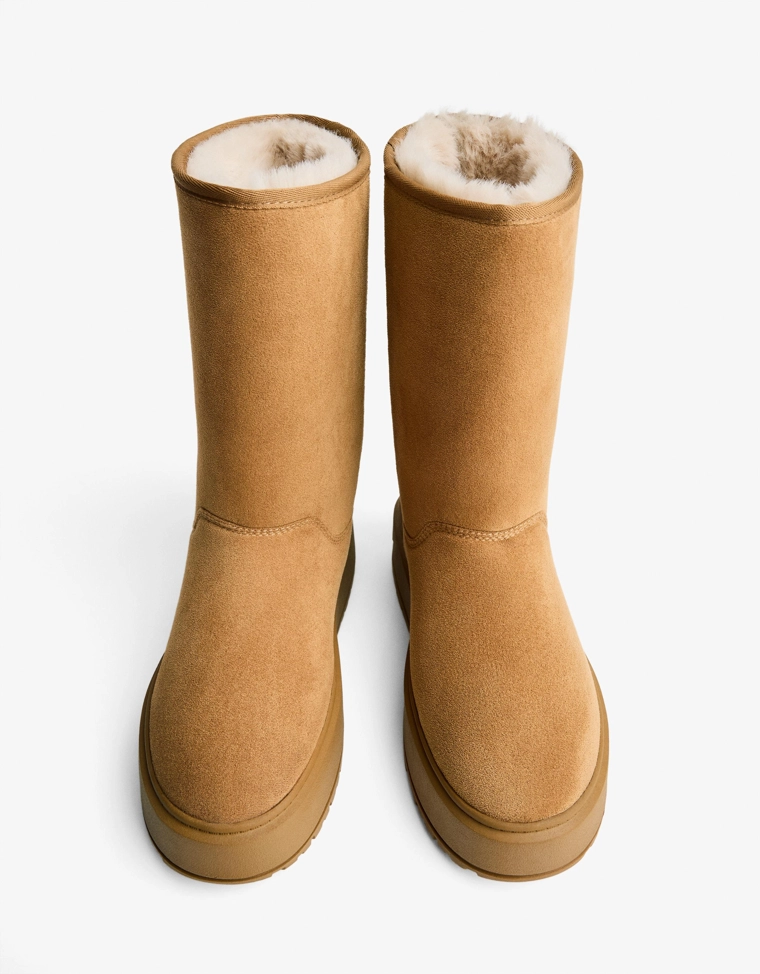 Platform boots with faux fur lining