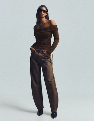 Топ с открытыми плечами из блестящей ткани с рельефным узором- Заказать в России