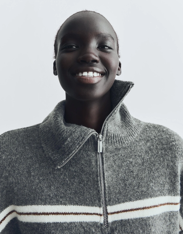 Свитер с высоким воротником и молнией