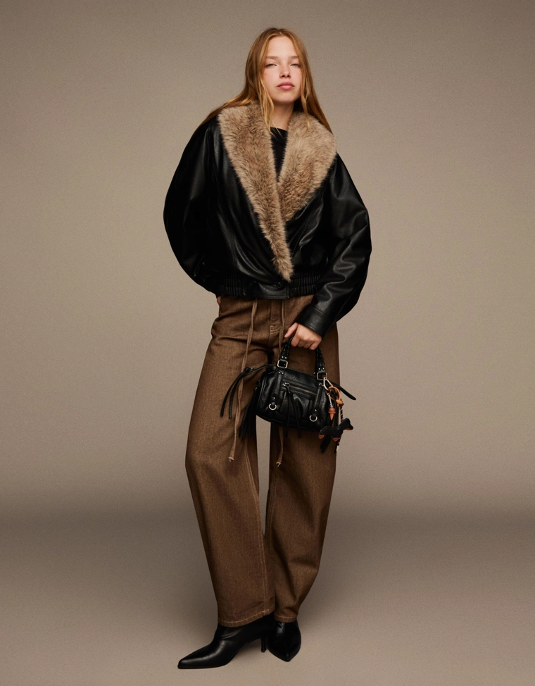 Куртка из искусственной кожи с меховым воротником