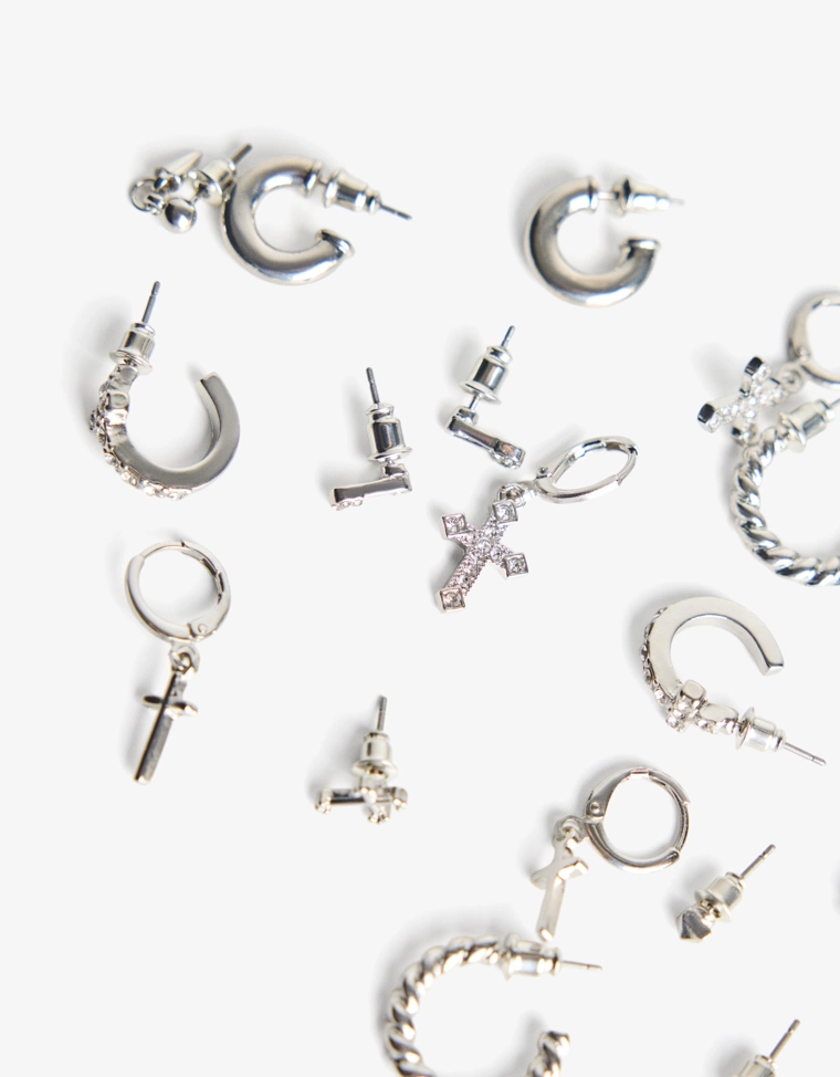 Набор из девяти пар серег