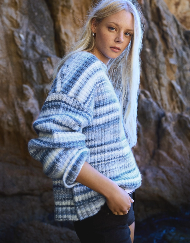 Свитер в полоску