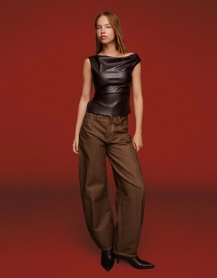 Асимметричный топ из искусственной кожи- Заказать в России