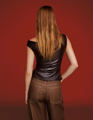 Асимметричный топ из искусственной кожи- Заказать в России