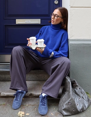 Объемный свитер с высоким воротником- Заказать в России