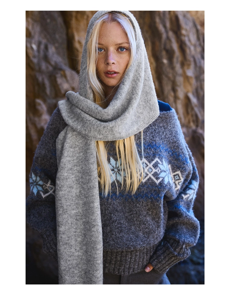 Вязаный шарф-капюшон