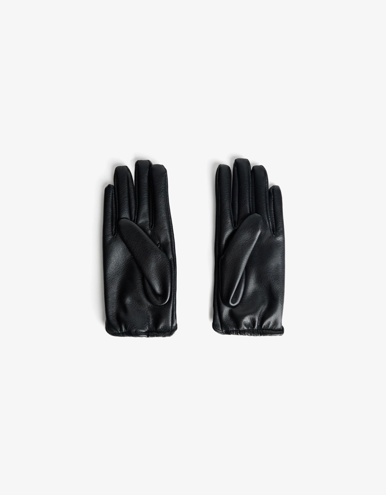 Перчатки из искусственной кожи с заклепками