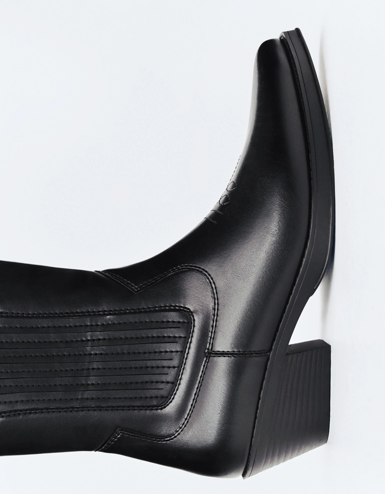 Эластичные ботильоны в ковбойском стиле