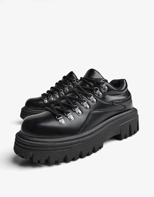 Туфли с металлическими деталями- Заказать в России