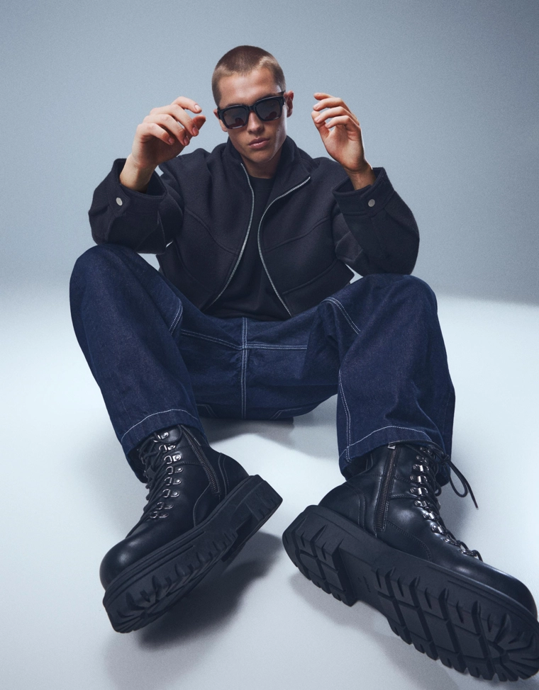 Ботинки с металлическими деталями