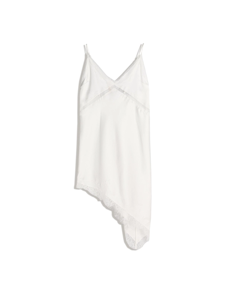 Асимметричное атласное платье на бретелях с кружевом