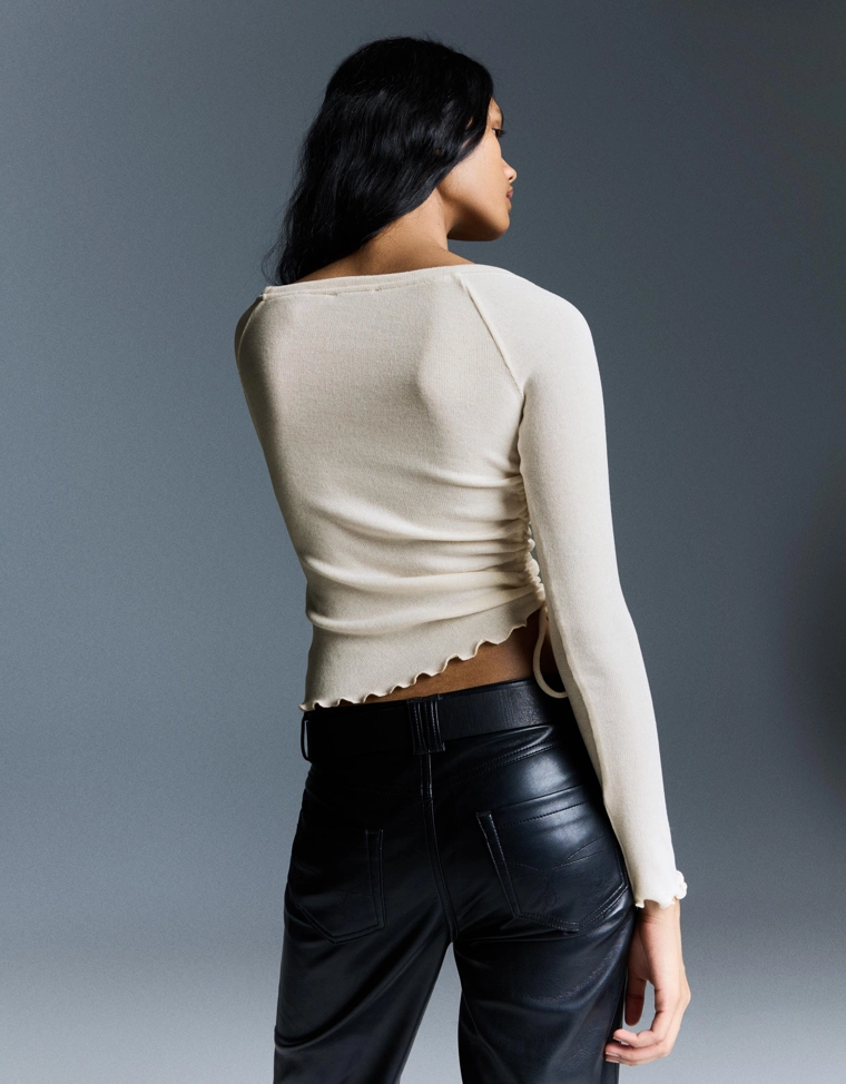 Футболка асимметричного кроя с длинными рукавами и сборками