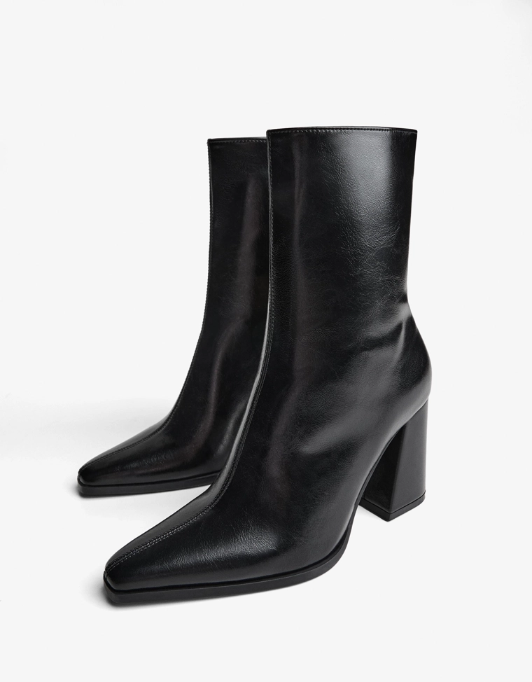 Block heel ankle boots
