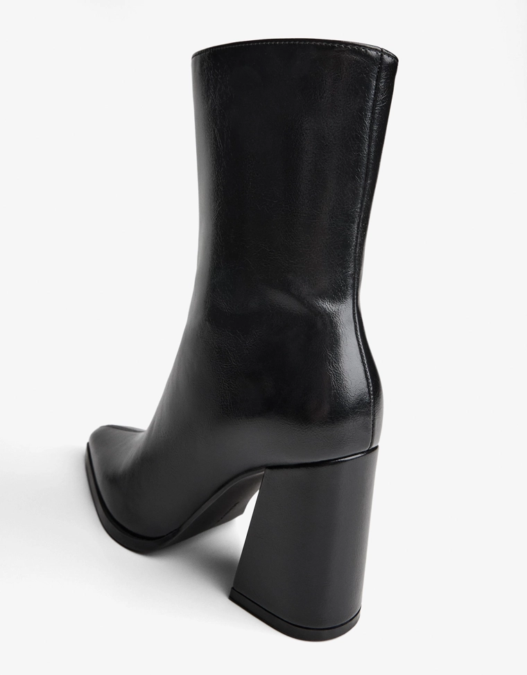 Block heel ankle boots