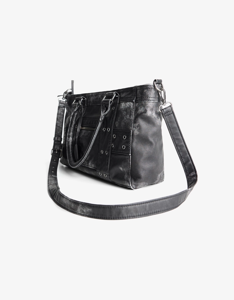 Сумка через плечо с заклепками