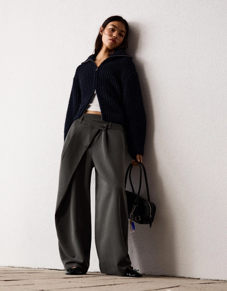 Брюки с поясом на запахе