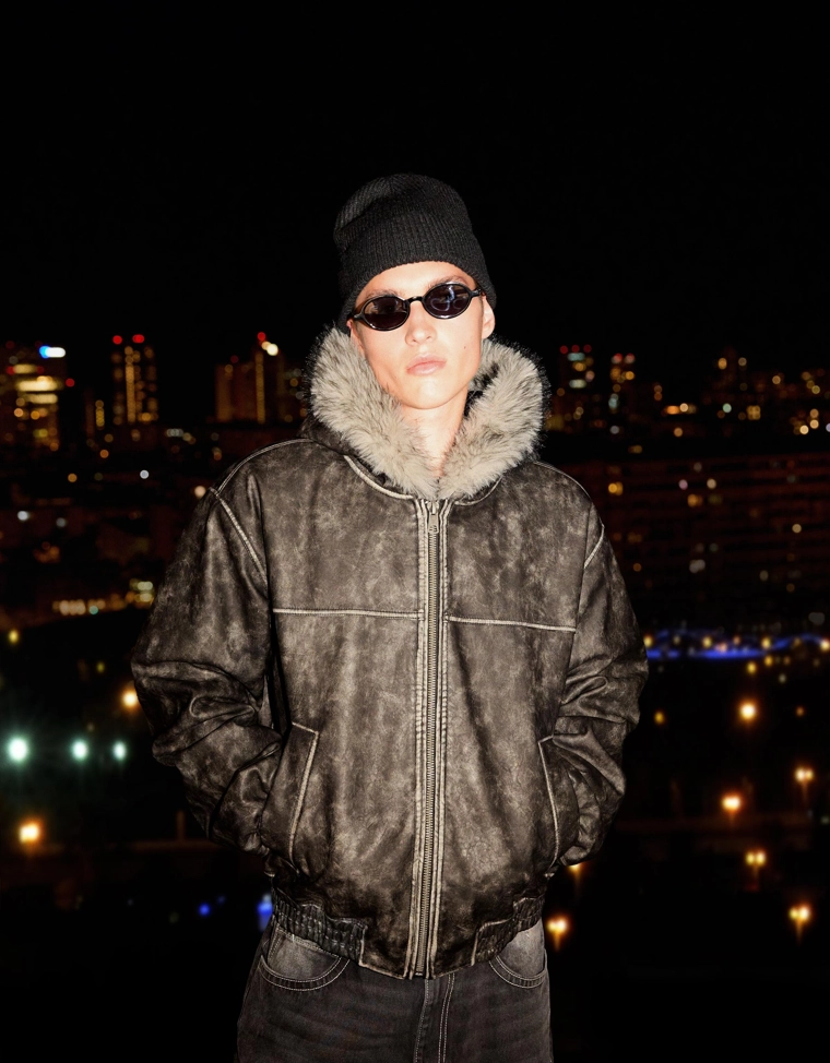 Куртка из искусственной кожи с капюшоном