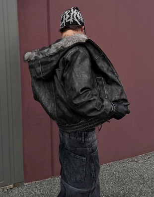 Куртка из искусственной кожи с капюшоном- Заказать в России