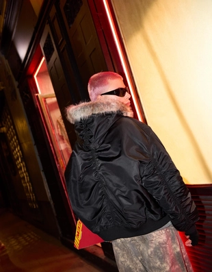 Техническая куртка с воротником из искусственного меха- Заказать в России