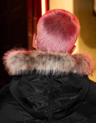 Техническая куртка с воротником из искусственного меха- Заказать в России