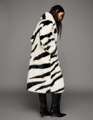 Пальто из искусственного меха с анималистическим принтом- Заказать в России