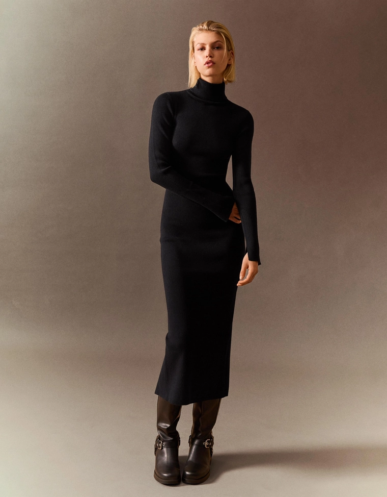 Платье миди в рубчик с высоким воротником