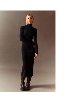 Платье миди в рубчик с высоким воротником- Заказать в России