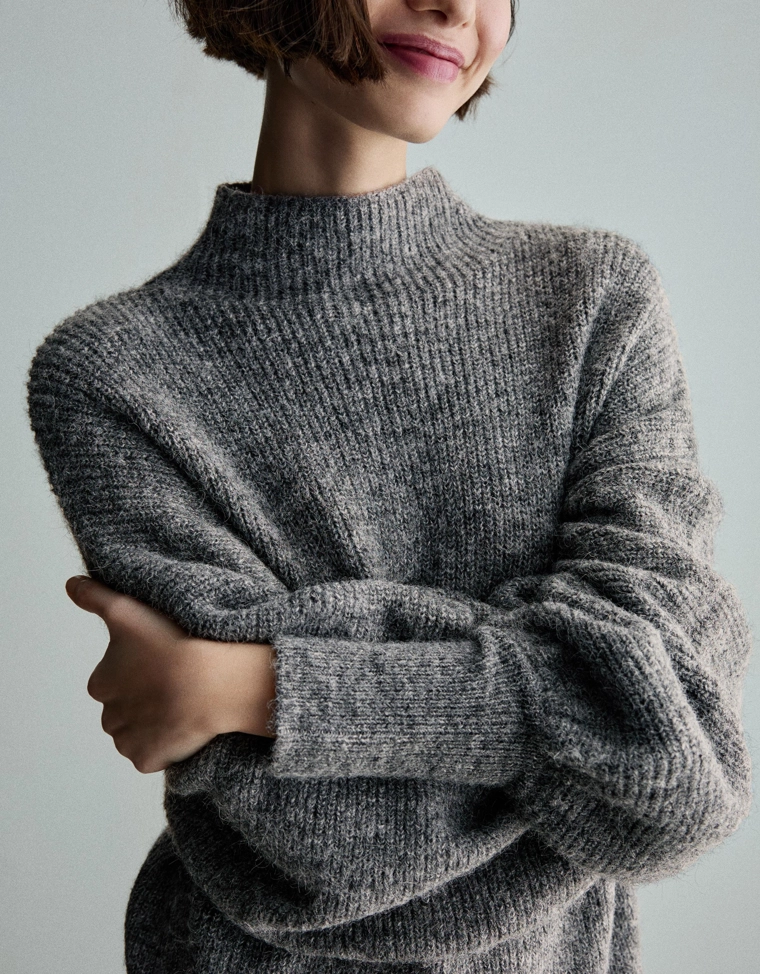 Мини-платье с объемными рукавами