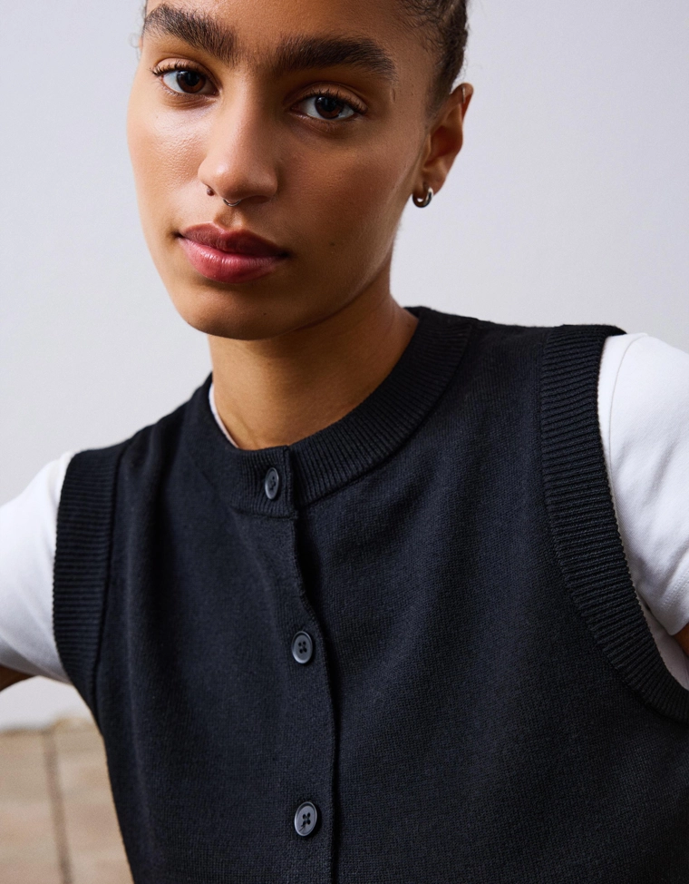 Трикотажный жилет на пуговицах