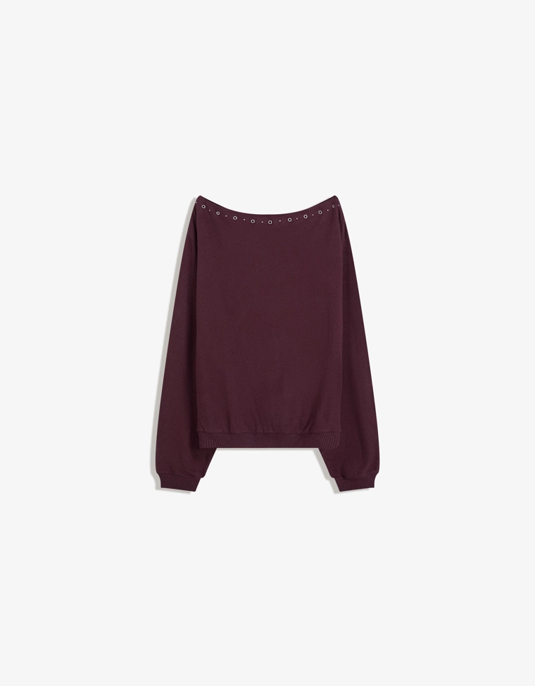 Свитер с заклепками