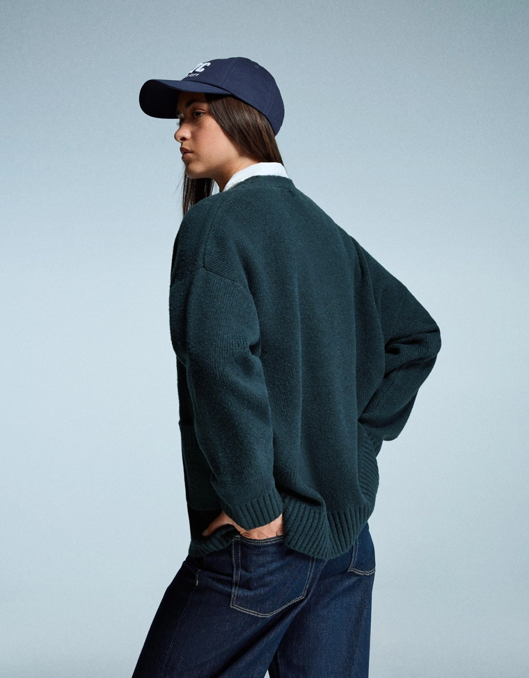 Кардиган на пуговицах с V-образным вырезом