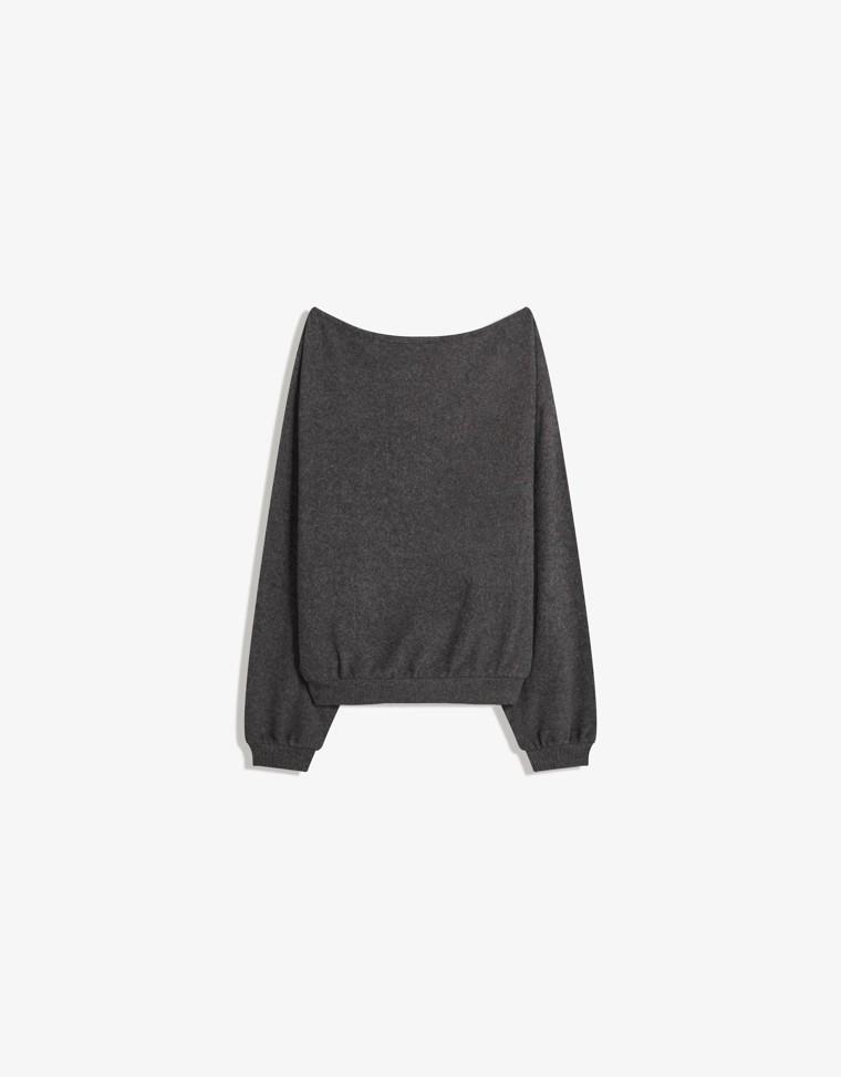 Свитер с заклепками