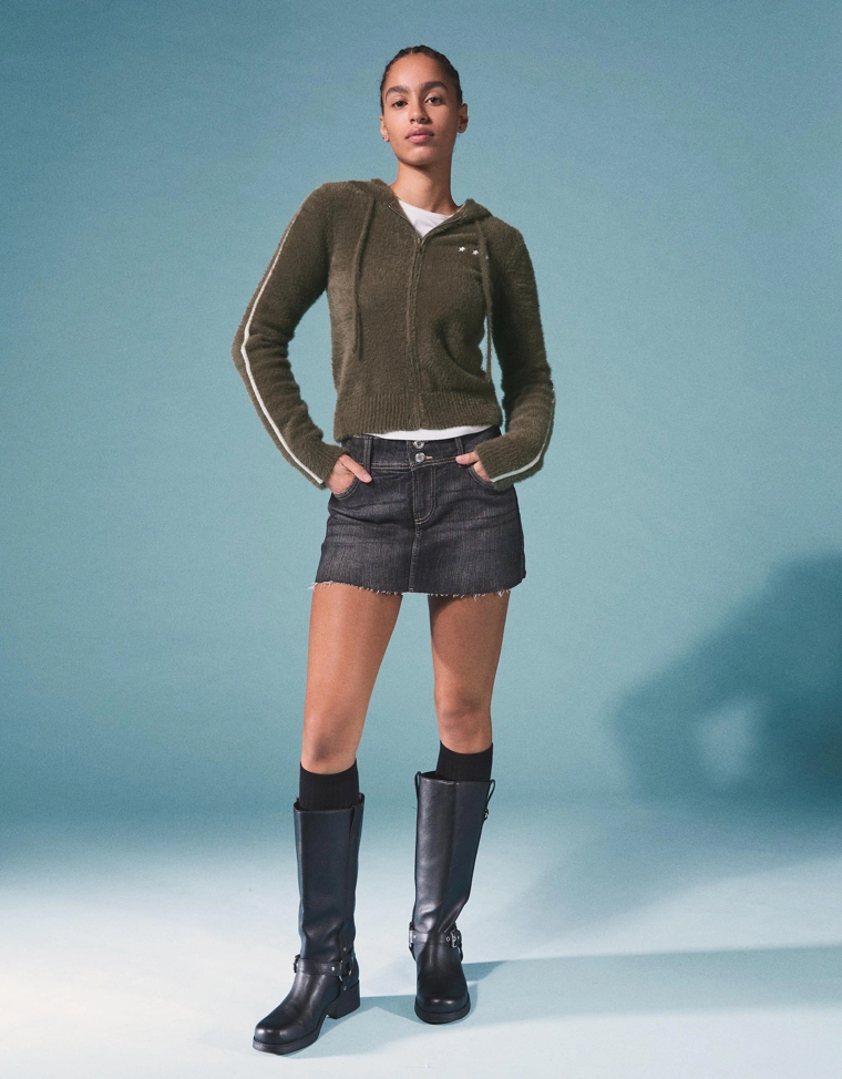 Вязаный кардиган на молнии с вышивкой