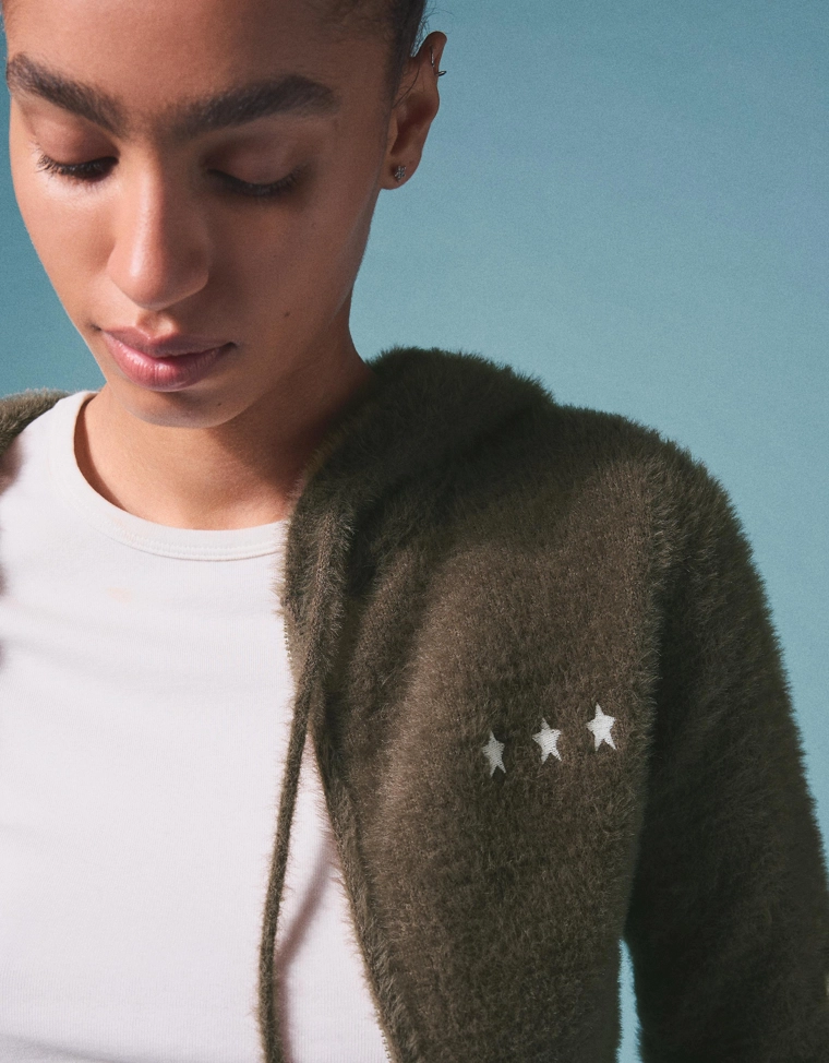 Вязаный кардиган на молнии с вышивкой