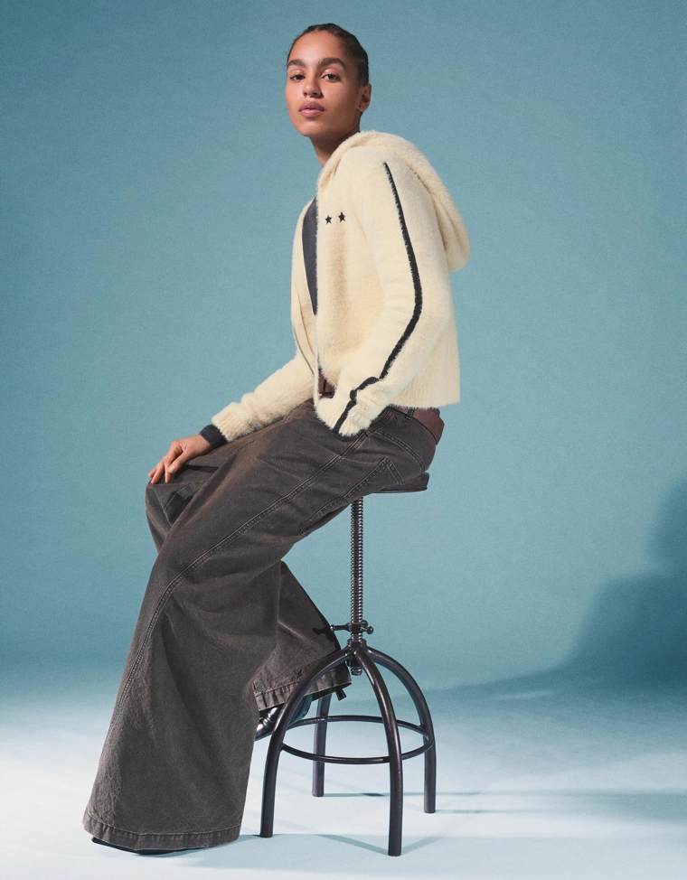 Вязаный кардиган на молнии с вышивкой