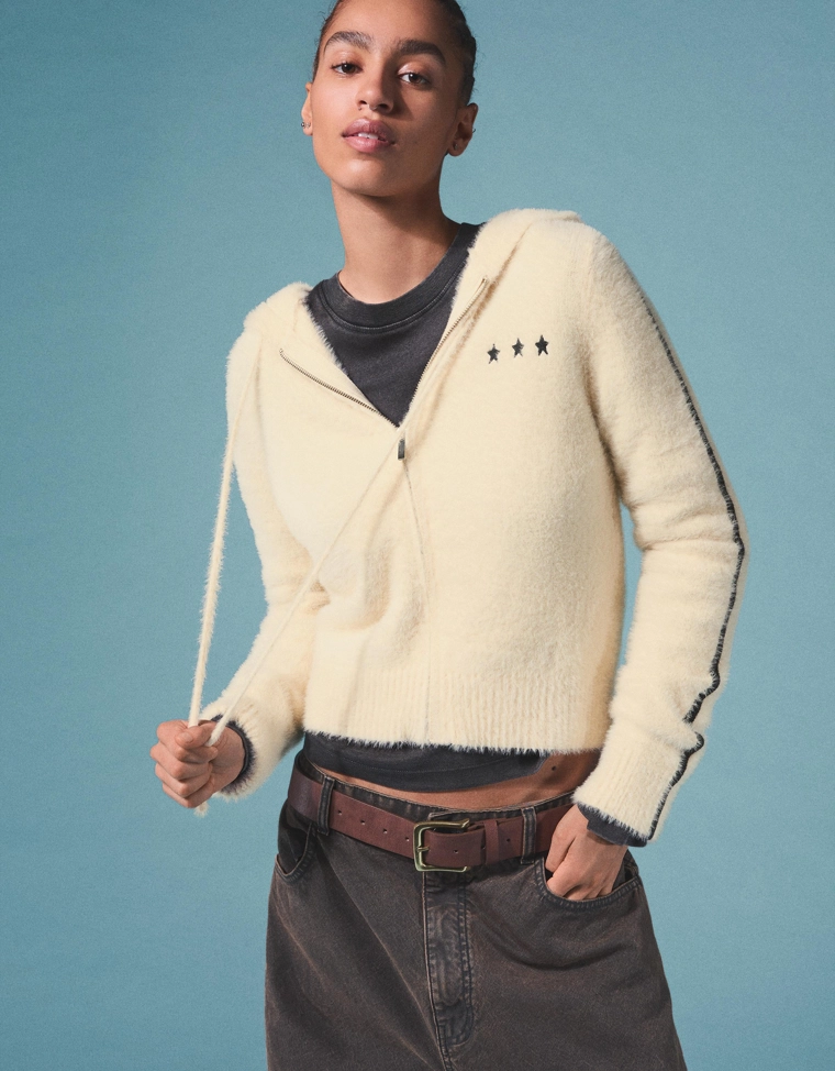 Вязаный кардиган на молнии с вышивкой