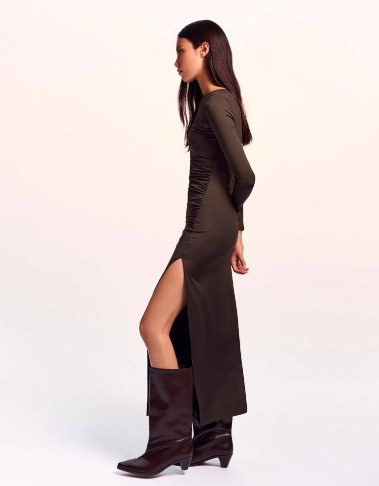 Платье миди асимметричного кроя с длинными рукавами