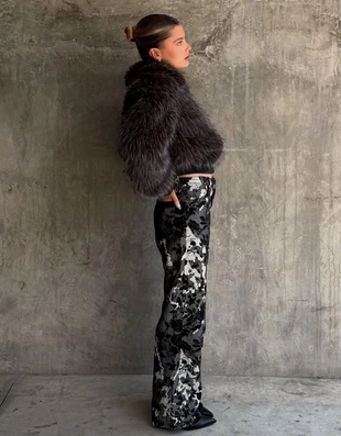 Жаккардовые джинсы свободного кроя с принтом- Заказать в России