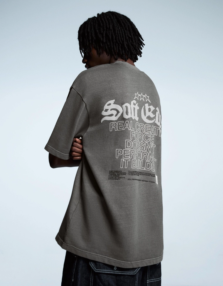 Футболка из мягкой ткани с короткими рукавами и принтом