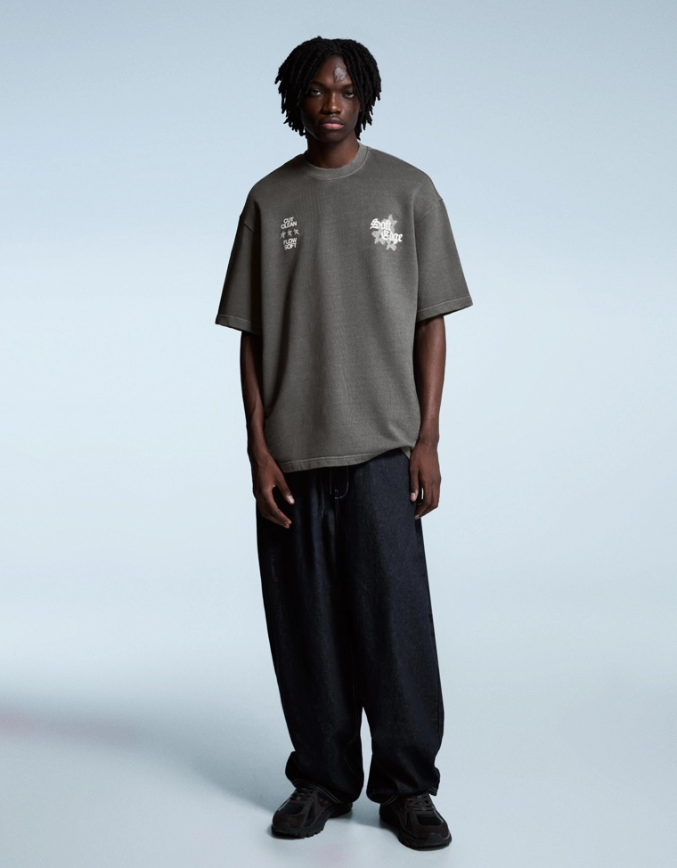 Футболка из мягкой ткани с короткими рукавами и принтом