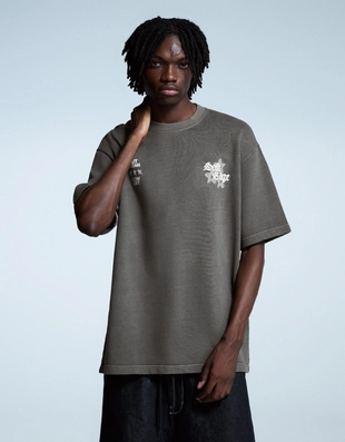 Футболка из мягкой ткани с короткими рукавами и принтом- Заказать в России